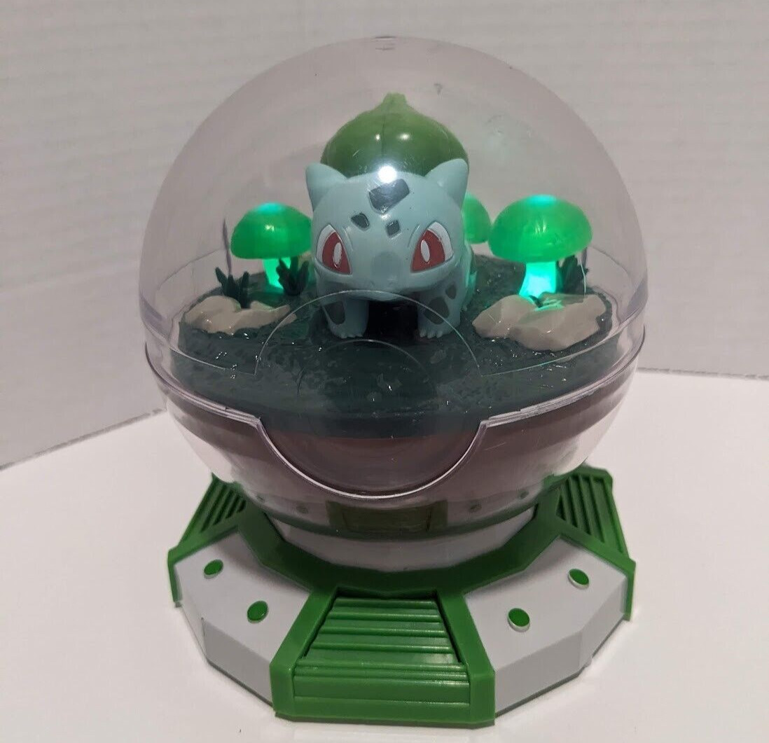 Nintendo Pokemon Bulbasaur Illuminated Pokeball Terrarium Light