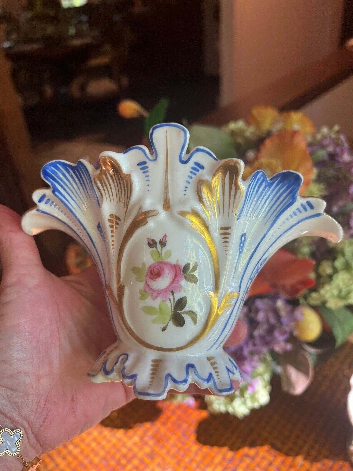 Old Paris Vieux Porcelain Spill or Fan Vase  stunning antique Gold Trim