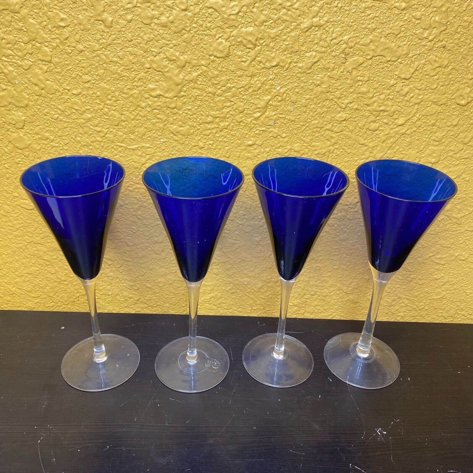 Beautiful Elegant Classy Gorgeous  Blue Clear Wine Glass Set Barely Used