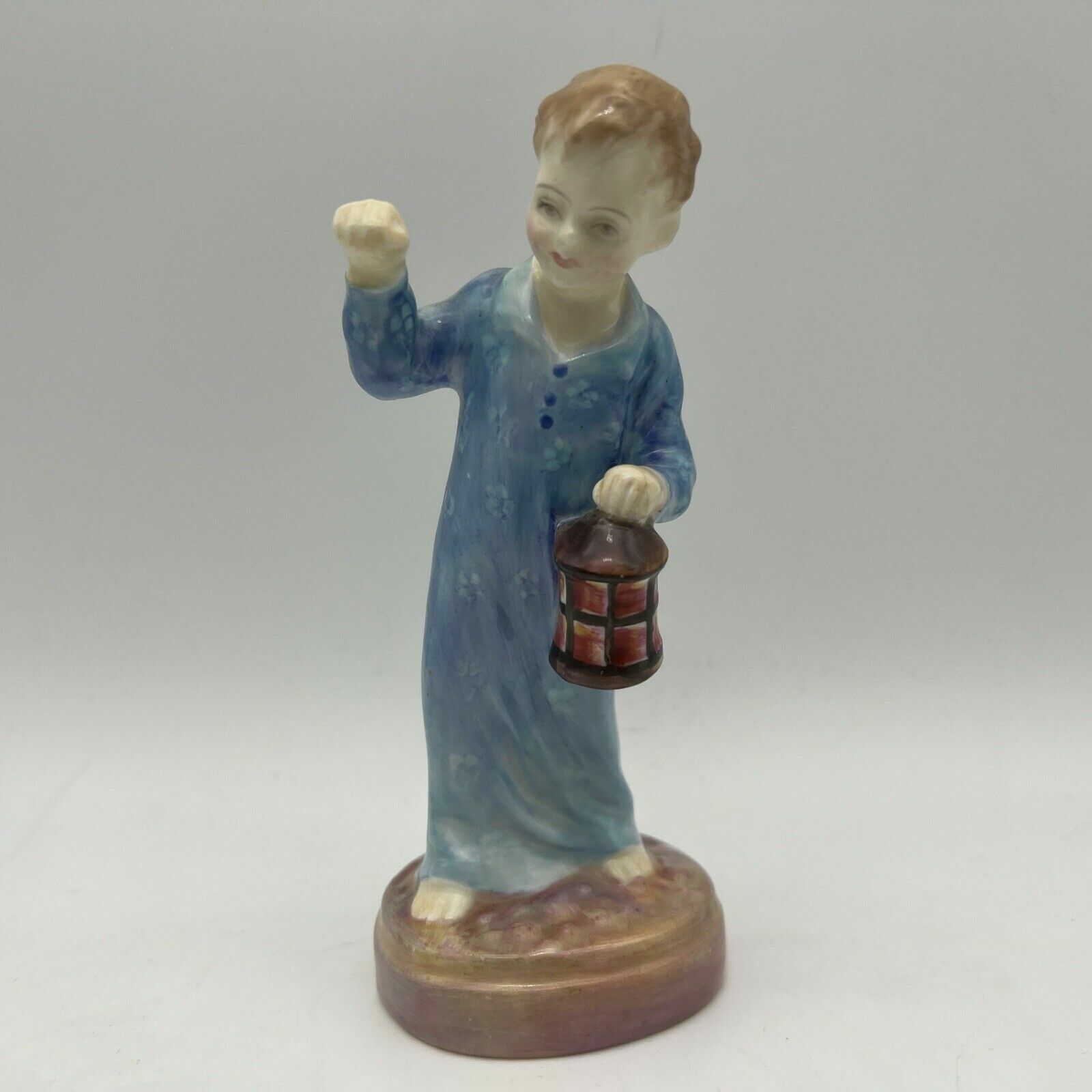 Retired Authentic Royal Doulton Figurine Wee Willie Winkie Lantern HN 2050 MINT
