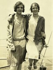XH Photograph Lesbian Gay Interest Beautiful Young Women Romantic Embrace 1940s picture