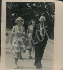 1930s Fashion Group Walking Vintage Photo - Collectible Snapshot picture