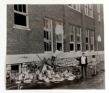 1968 Kansas City MO Faxon Elementary School Fire AA Boys Investigate Press Photo picture