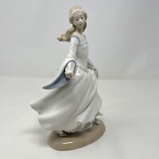 LLADRO #4828 Cinderella Lost Glass Slipper Retired Porcelain Figurine picture
