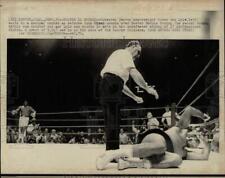 1972 Press Photo Boxer Ron Lyle scores a knockout of Buster Mathis in Denver picture