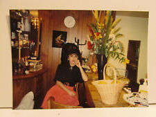 1980S VINTAGE FOUND PHOTOGRAPH COLOR ART OLD PHOTO SEXY WOMAN HOUSE HOME BAR PUB picture