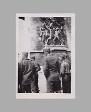 WW2 Photo U.S. Army GIs Arc De Triomphe Paris picture