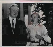 1958 Press Photo Justice William O. Douglas' second wife Mercedes, seeks divorce picture
