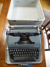 VINTAGE Olympia Werke AG Wilhelmshaven Typewriter & Case Tested & Works FREESHIP picture