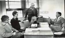 1982 Press Photo Manuel High School counselor Tom Marquez talks to students picture