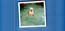 FOUND COLOR PHOTO K+0461 PRETTY WOMAN IN SWIMSUIT SWIMMING IN POOL picture