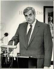 1983 Press Photo Fred West, Vice President for Charlotte/Duke Power, at Podium picture