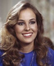 GENIE FRANCIS - NICE SMILING HEADSHOT  picture