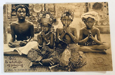 Bali In Biddende Houding, Children Praying In India Vintage Postcard picture