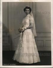 1947 Press Photo Mrs. Robert E. Hense. Bride, Former Helen Louise Davis picture
