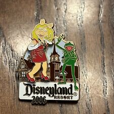 Disney 2006 DLR Disneyland Pin Trading Nights MISS PIGGY & KERMIT LE 750 Pin picture