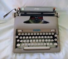 Vintage Royal Heritage Manual Typewriter picture