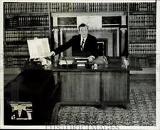 1966 Press Photo Mayor John Lindsay speaks on TV from New York office picture