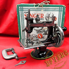 German 1920s SINGER 20 Child Toy Sewing Machine SewHandy 20-1 Restored picture