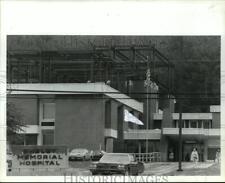 1980 Press Photo Signs of growth at Shelby Memorial Hospital, Alabaster, Alabama picture