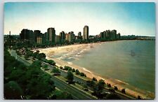 Postcard Chicago Lakeshore, Sand Oak Street Beach, Chicago Illinois Unposted picture