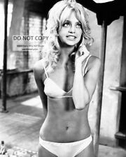 ACTRESS GOLDIE HAWN PIN UP - 8X10 PUBLICITY PHOTO (BB-928) picture
