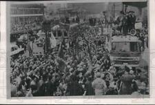 1965 Press Photo Vietnam War - Protest at American Embassy, Tokyo, Japan picture
