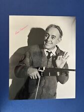 SIR ALEC GUINNESS - AWARD WINNING BRITISH ACTOR - EXCELLENT SIGNED PHOTOGRAPH picture
