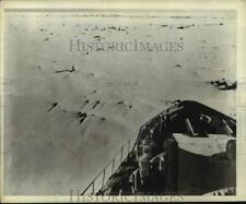 1947 Press Photo Tiny Portion of Limitless Ice Pack Stand Guard Around Antarctic picture