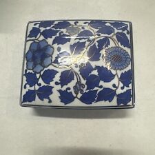 Vintage porcelain trinket floral blue and white with gold trim good condition picture