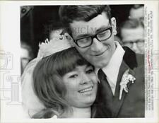 1967 Press Photo Gary Lewis with his bride Sara Jane Suzara in Los Angeles picture