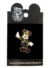 WALT DISNEY WORLD 2001 MICKEY MOUSE POLICEMAN UNIFORM OR SECURITY PIN - PP4182 picture