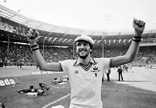 Football David Cross Of West Ham United Celebrates 1980 OLD PHOTO picture