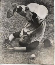 1962 Press Photo HoFer Baseball Player Orlando Cepeda Falling after Missed Catch picture