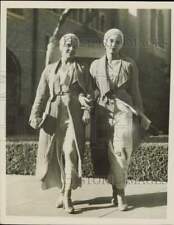 1933 Press Photo Helen and Olive Parish, 20-Year-Old Twins, Hope to Be Diplomats picture