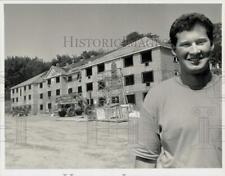 1988 Press Photo Timothy Fullam, owner of Park Avenue Manor in West Springfield picture