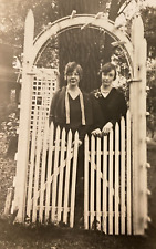 1920s Pretty Beautiful Woman Ladies Fashionable Arch Fence Original Photo P11p17 picture