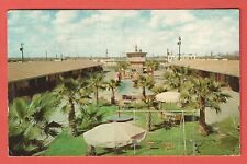CRESTWOOD TOURIST HOTEL, HOUSTON, TEXAS – Swimming Pool - 1957 Postcard picture