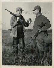 1939 Press Photo D.M. Hawken and C.B. Paterson snipe hunting in Michigan picture