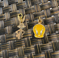 VINTAGE 2PC LOT LOONEY TUNES BUGS BUNNY TWEETY BIRD CHARM PENDANT FOR A NECKLACE picture
