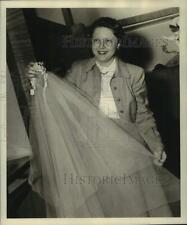 1949 Press Photo Mrs. Grace Niklaus, D. H. Holmes Home Planning, Has Bridal Veil picture