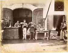 Italy, Costumes _ Naples, seller of vintage macaroni albumen print pull  picture