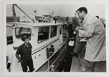 1984 Plymouth Harbor MA Lew Crampton Coast Guardsmen Bouy Tender VTG Press Photo picture