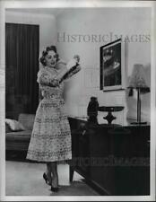 1957 Press Photo Ladies Home Wave for Her Hair picture