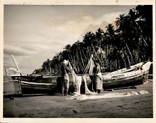 LG64 1963 Original Photo MALAYSIAN FISHERMAN PREPARING NETS ON BEACH PALM TREES picture