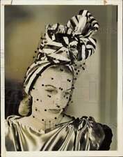 1944 Press Photo Model wears taffeta turban by designer Walter Florell picture