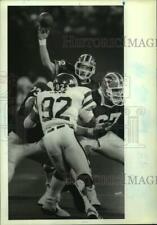 1988 Press Photo Jets Block Buffalo Bills' Quarterback Jim Kelly - six01333 picture