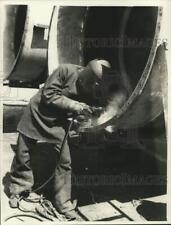 1939 Press Photo A welder working on a ship, San Diego, California - pix16543 picture