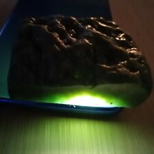 Canadian natural green jade rough rock picture