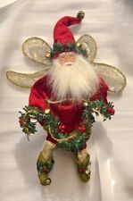 Mark Roberts STYLE 9.5” Christmas Fairy Elf Santa W/Holly Berry Garland Figurine picture